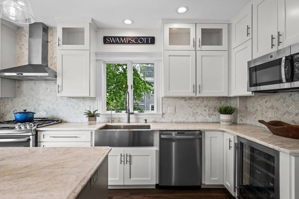 Swampscott, MA 01907,78 Greenwood Ave