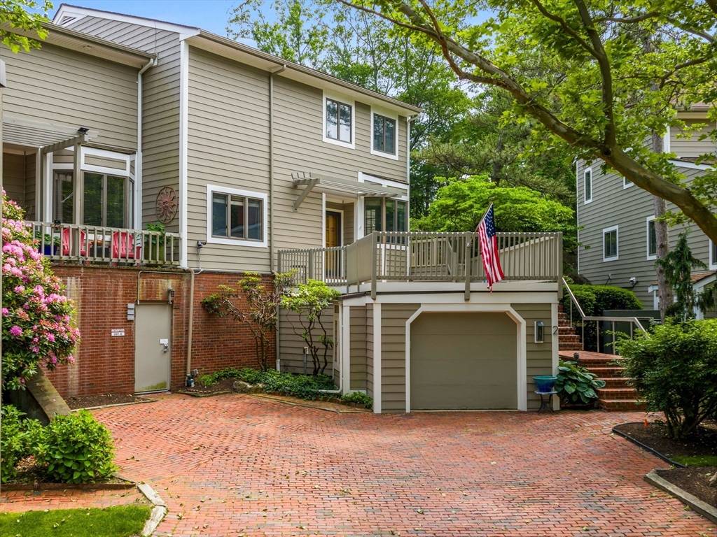 Brookline, MA 02467,2 Benjamin Place ##2