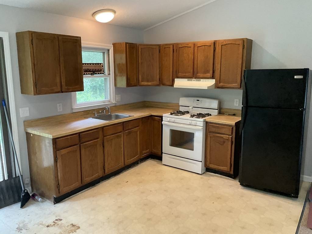 Mashpee, MA 02649,31 Main St