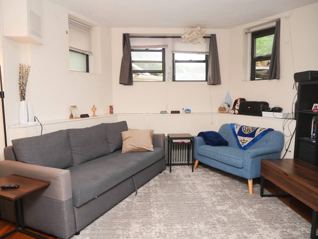 Brookline, MA 02446,28 Browne #1
