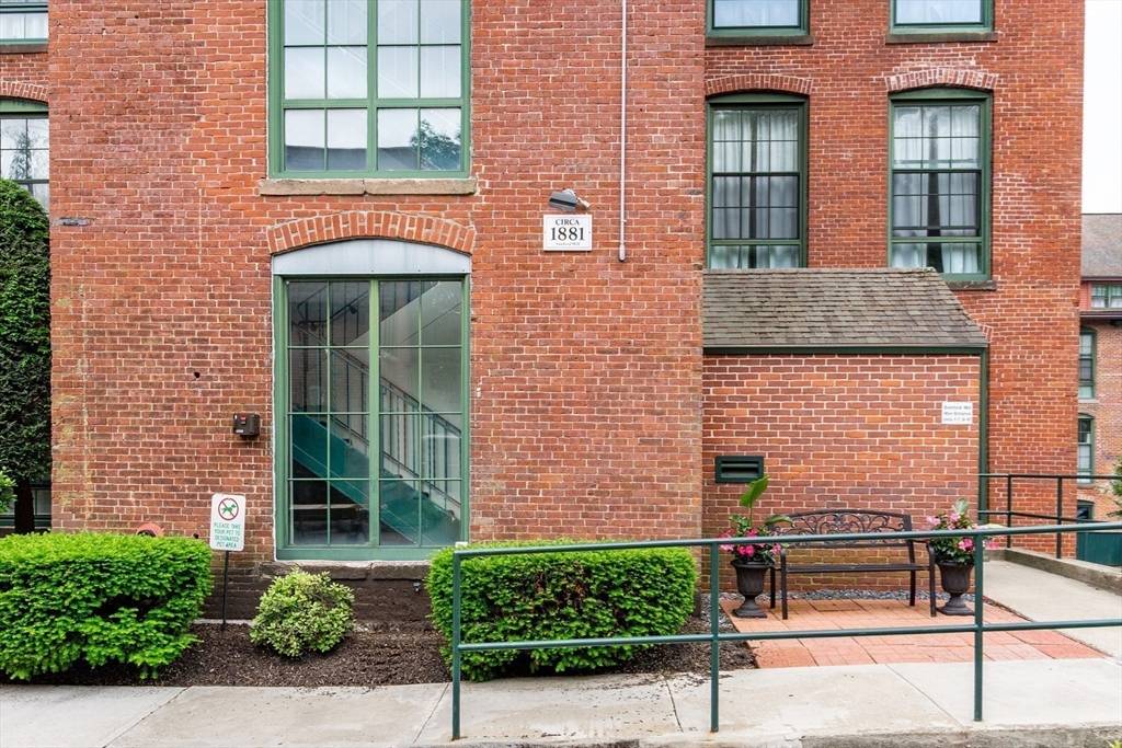 Medway, MA 02053,14 Sanford St #21