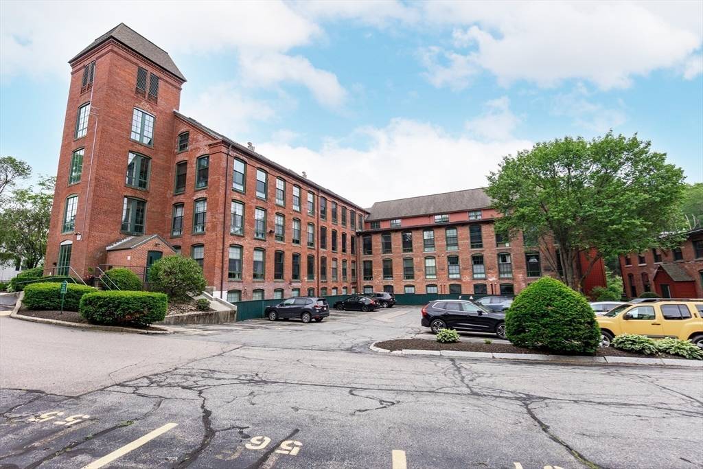 Medway, MA 02053,14 Sanford St #21