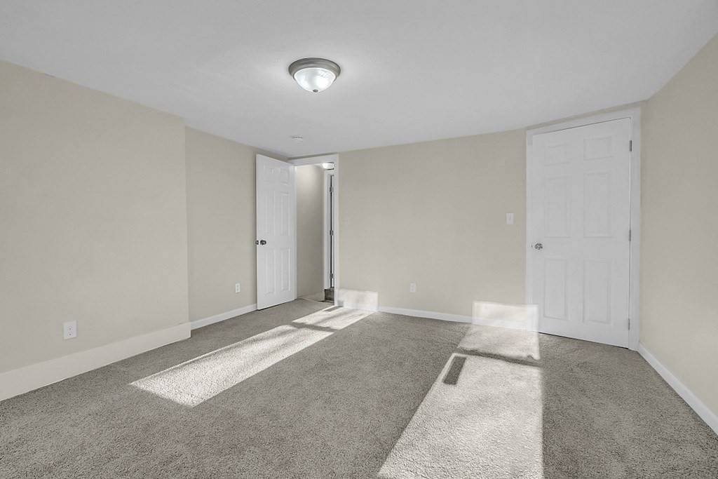 Fitchburg, MA 01420,52-54 Mount Globe Street #52