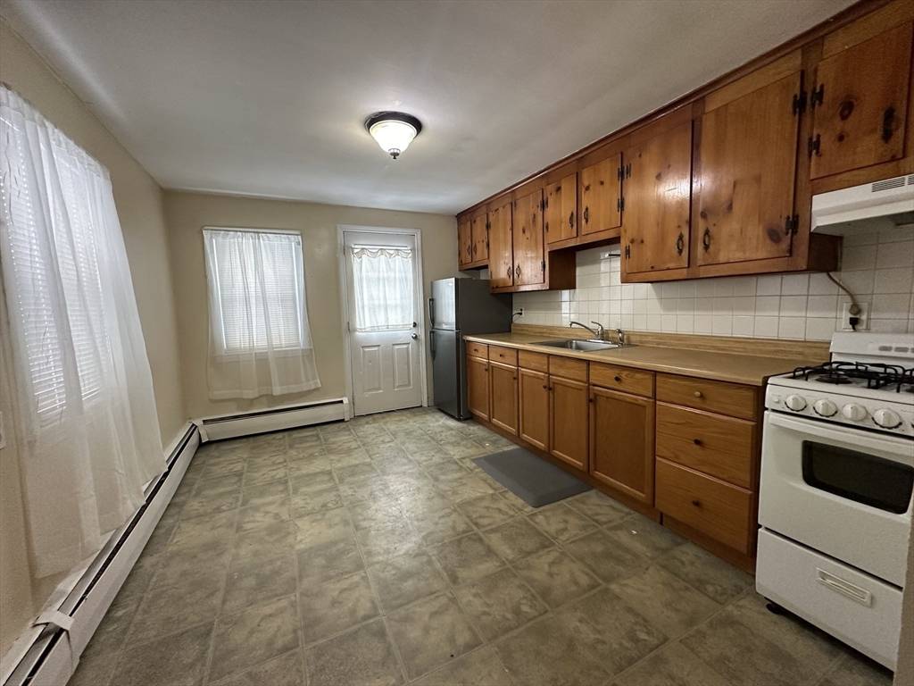 231 Moore St Lowell, MA 01852