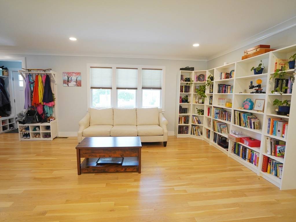 89 Newfield St Boston, MA 02132