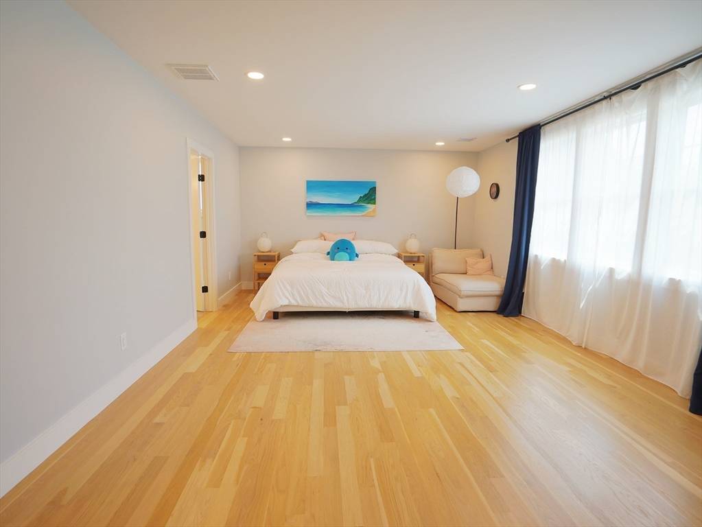 89 Newfield St Boston, MA 02132