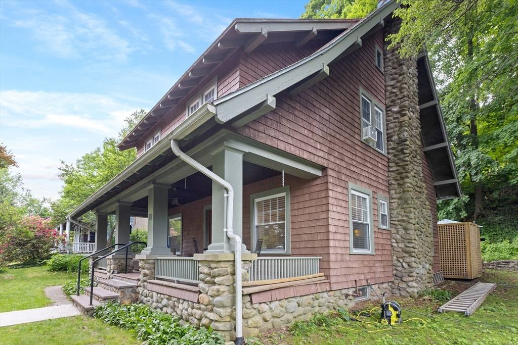Worcester, MA 01602,20 Saint Elmo Rd
