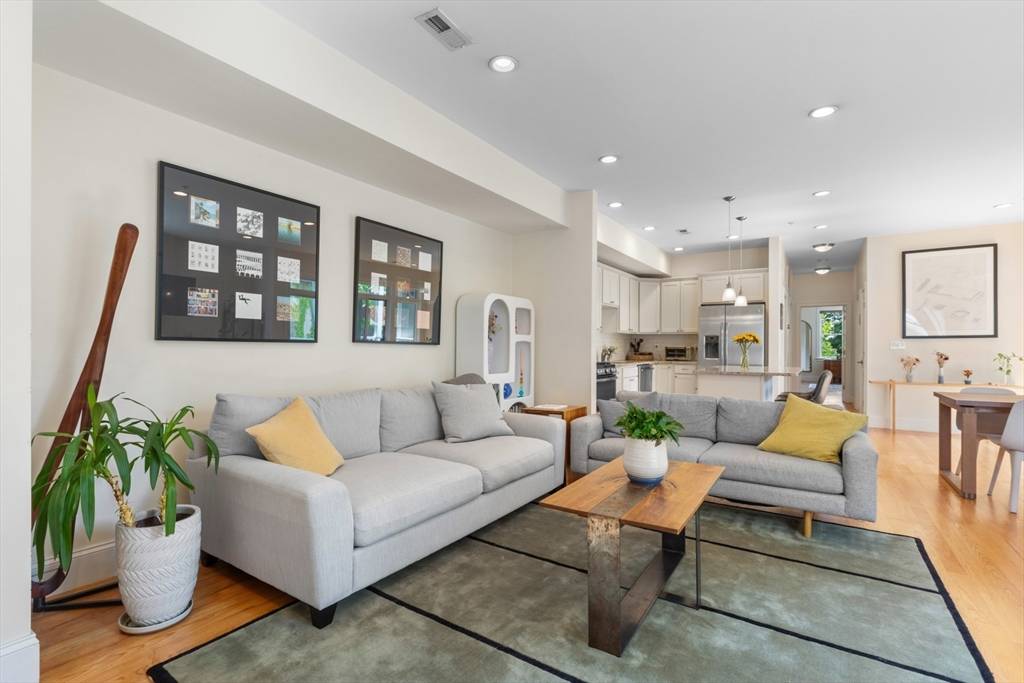 Somerville, MA 02143,129 Highland Avenue #4