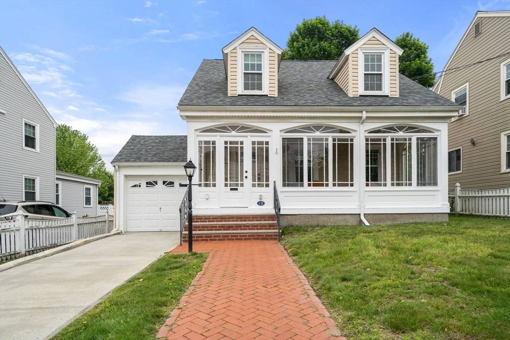 Winthrop, MA 02152,19 Banks St