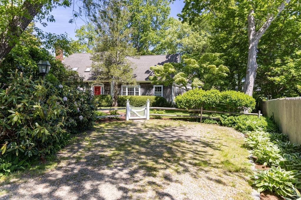 Tisbury, MA 02568,21 Woodlawn Ave