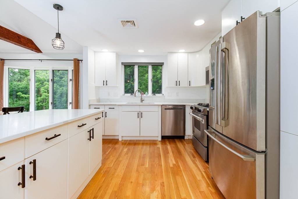 Medway, MA 02053,10 Longmeadow Lane
