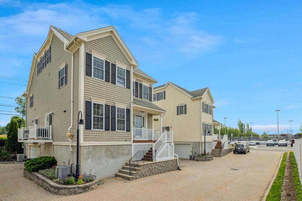 Waltham, MA 02453,224 Grove St #2