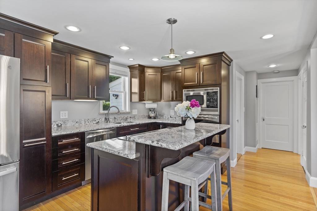Wakefield, MA 01880,12 Willow St