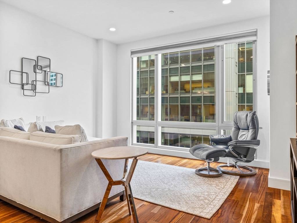 Boston, MA 02210,500 Atlantic Avenue #16R