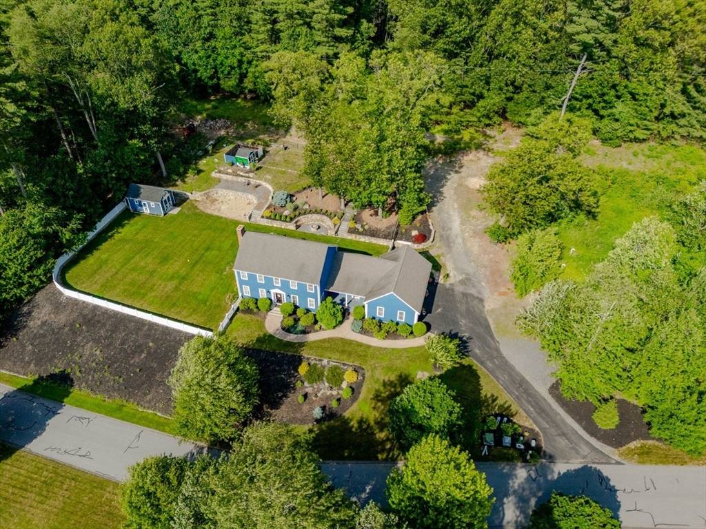 Sterling, MA 01564,3 Village Ln