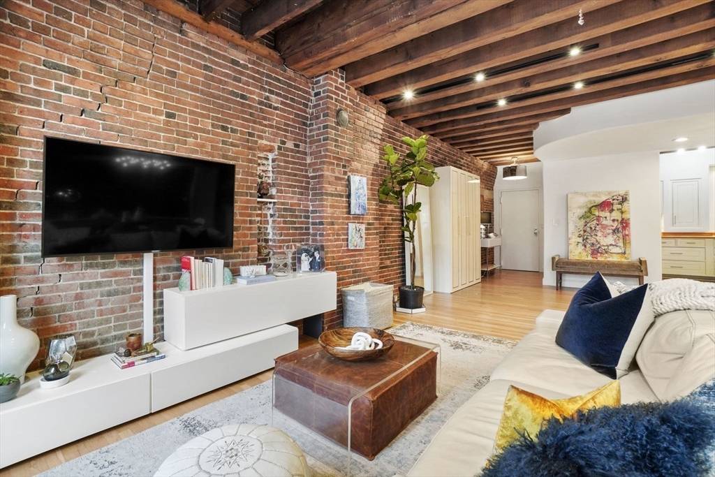 Boston, MA 02110,28-32 Atlantic Ave #317