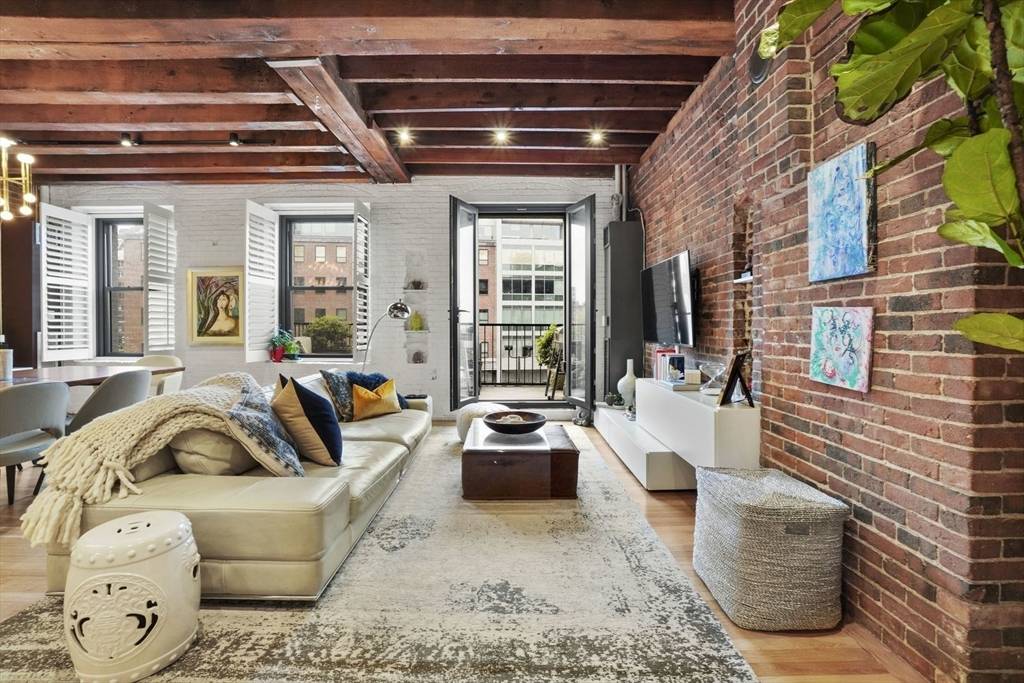 Boston, MA 02110,28-32 Atlantic Ave #317