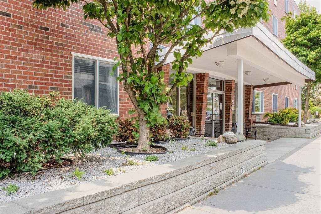 Brookline, MA 02446,50 Green St. #312