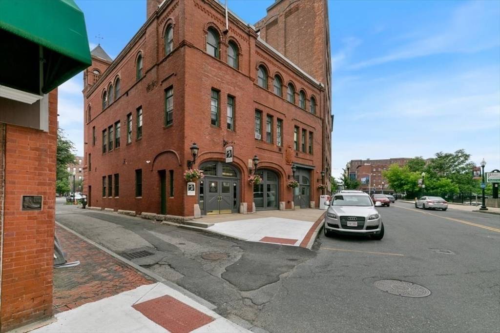 Haverhill, MA 01830,18-22 Essex Street #22