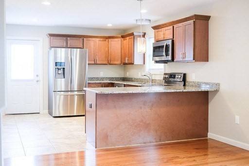 Agawam, MA 01001,82 Rowley St #82