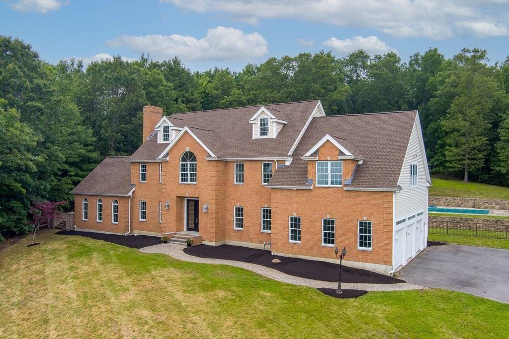 Westborough, MA 01581,17 Arrowhead Lane