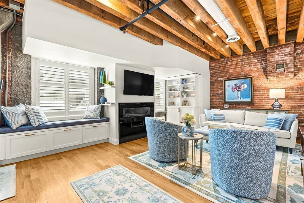 Boston, MA 02109,343 Commercial St #104