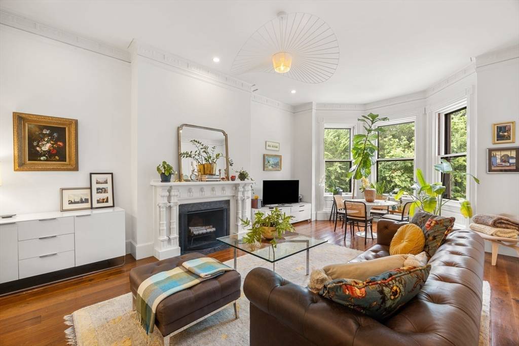 Boston, MA 02116,226 Commonwealth Avenue #2