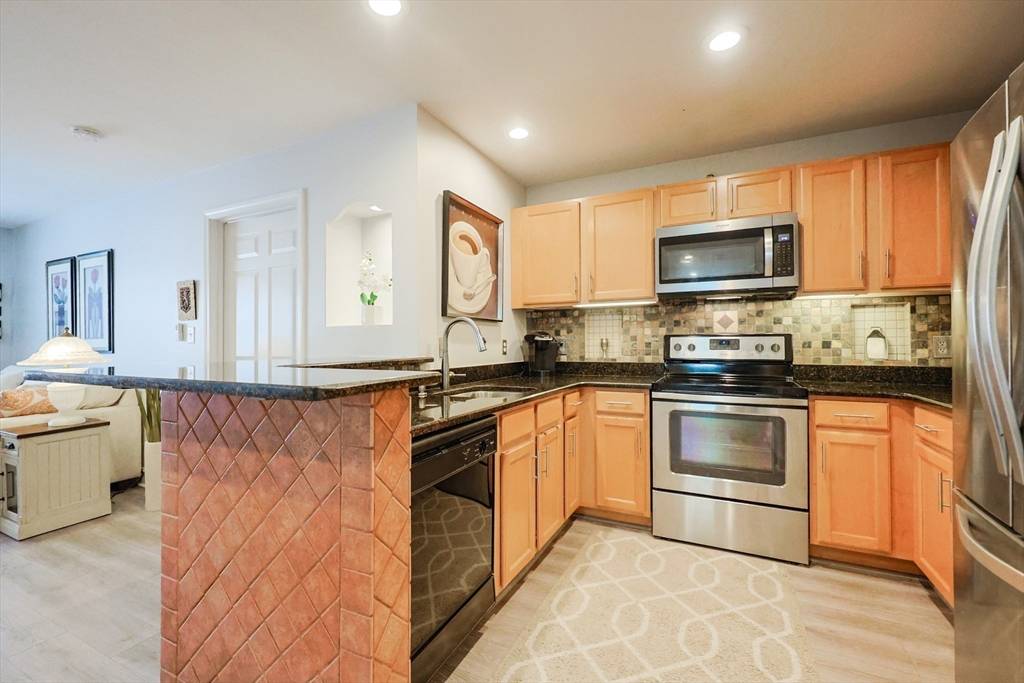 Norwood, MA 02062,211 Central St #A305