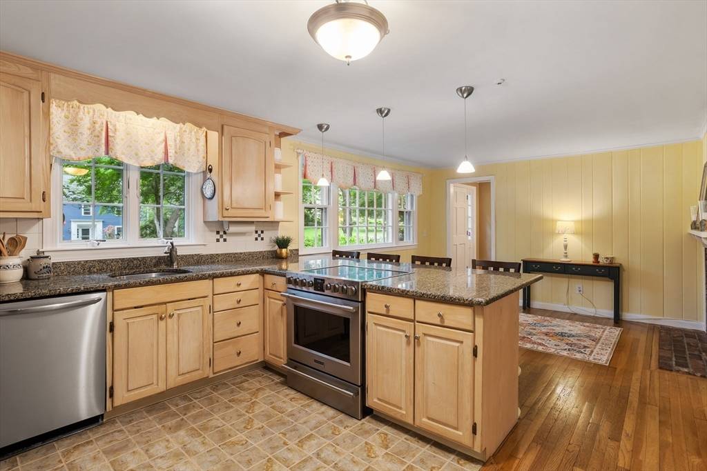 Acton, MA 01720,28 Lincoln Drive