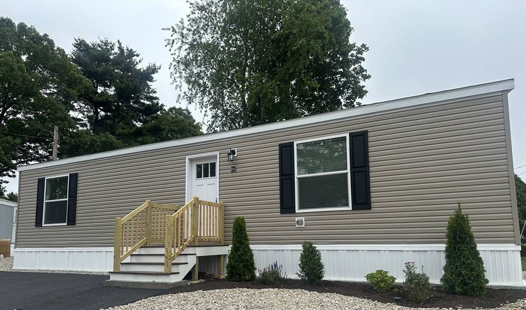 Attleboro, MA 02703,1346 Newport Ave #D-11