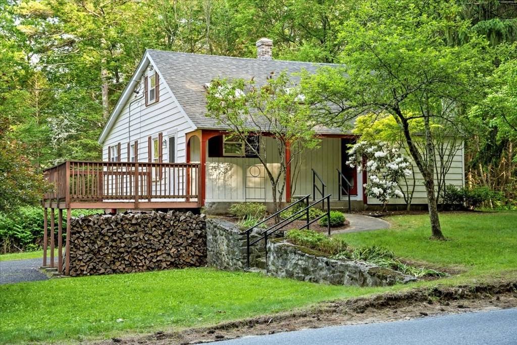 Sturbridge, MA 01566,39 Mashapaug Rd