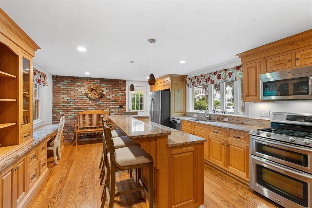 Newton, MA 02460,87 Fair Oaks Ave