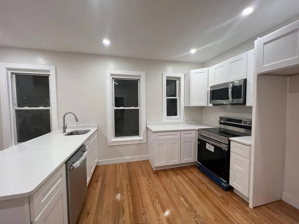 Everett, MA 02149,69 School St #3