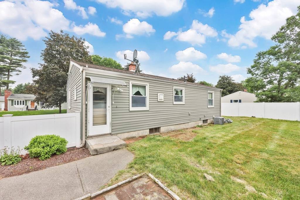 Springfield, MA 01128,49 Bamforth Rd