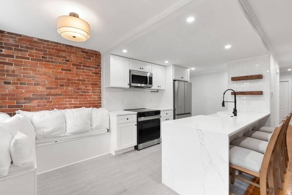 Boston, MA 02109,117 Fulton Street #4