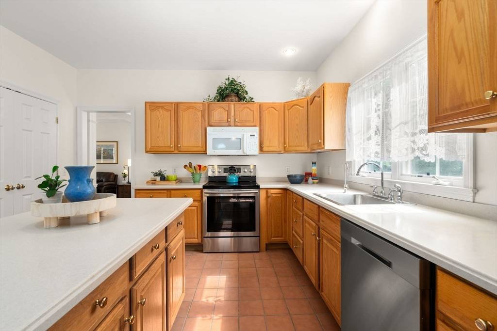 Shrewsbury, MA 01545,28 Camelot  Drive