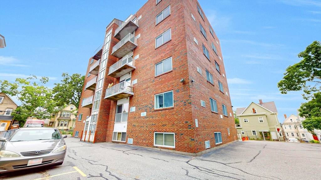 Somerville, MA 02143,70 Park St #44