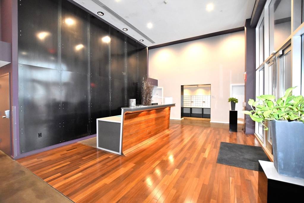Cambridge, MA 02141,1 Earhart St #320