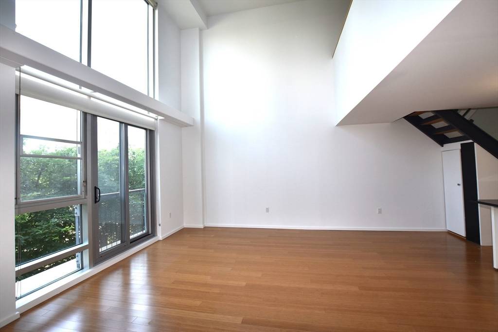 Cambridge, MA 02141,1 Earhart St #320