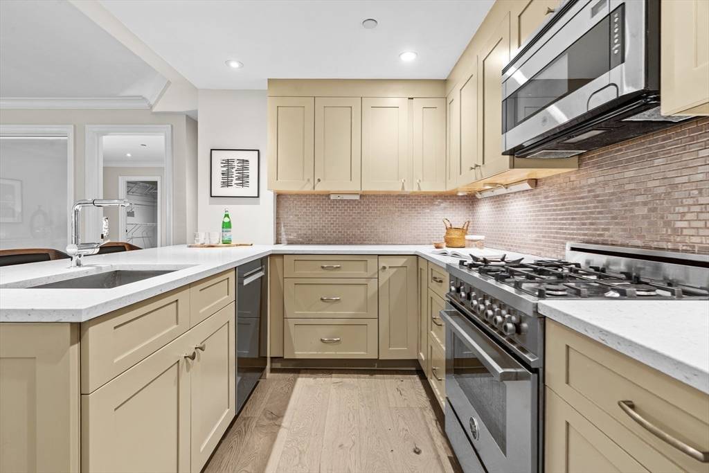 Boston, MA 02118,407 Shawmut Avenue #1
