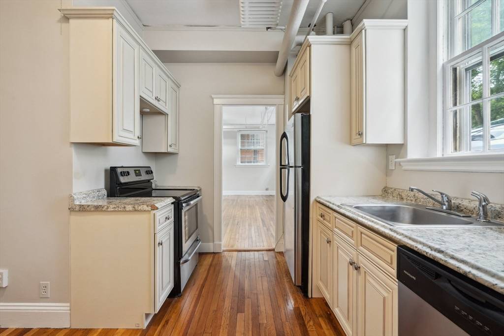 Brookline, MA 02446,20 Marshal St #1