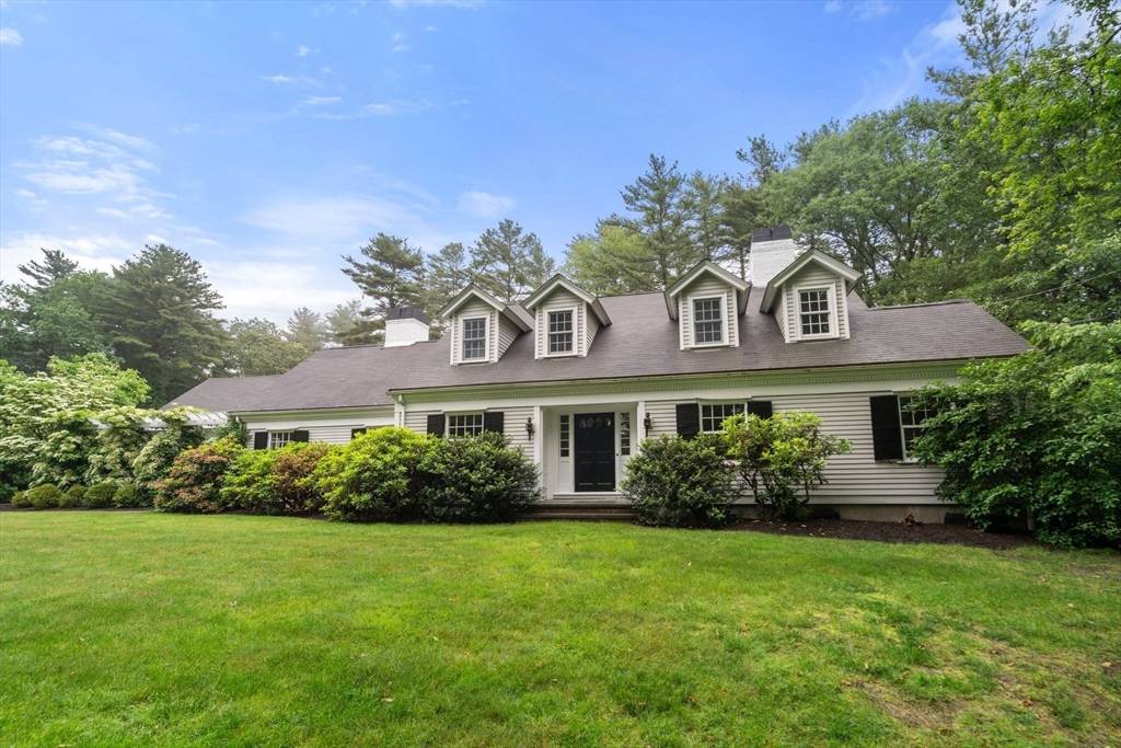 Westwood, MA 02090,45 Cedar Lane