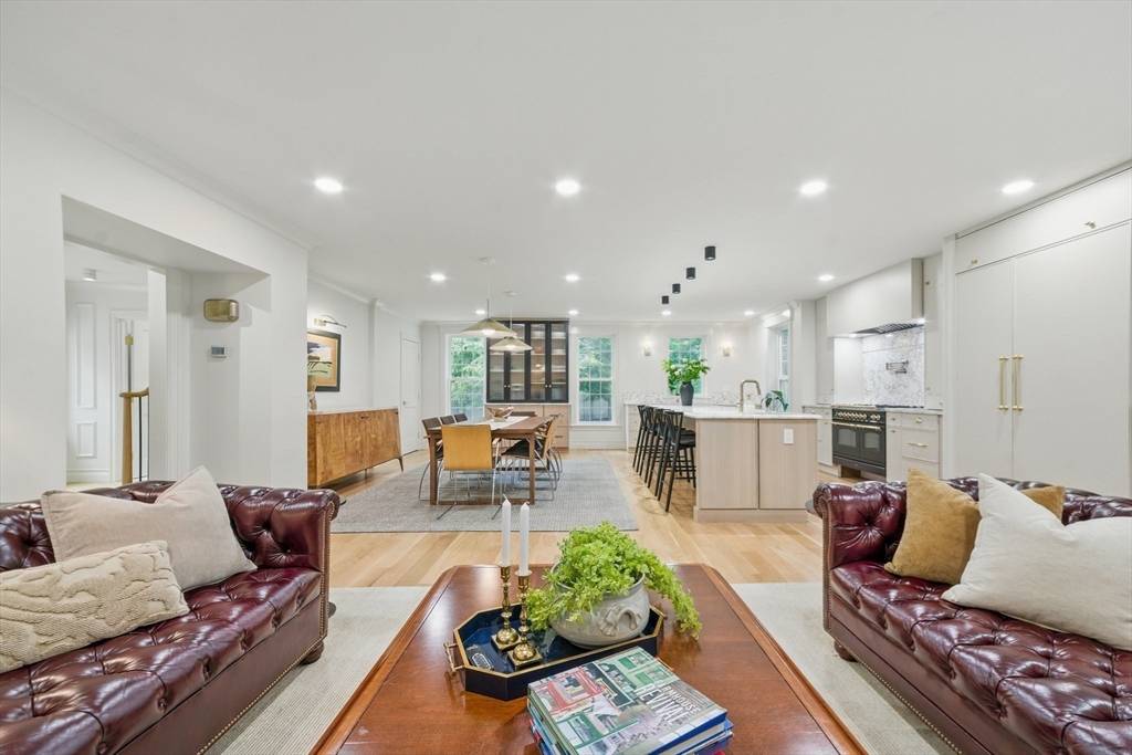 Wellesley, MA 02482,98 Great Plain Ave