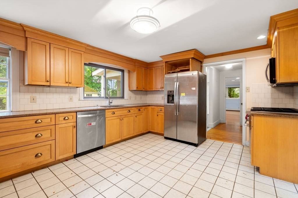 Newton, MA 02460,65 Kirkstall Rd