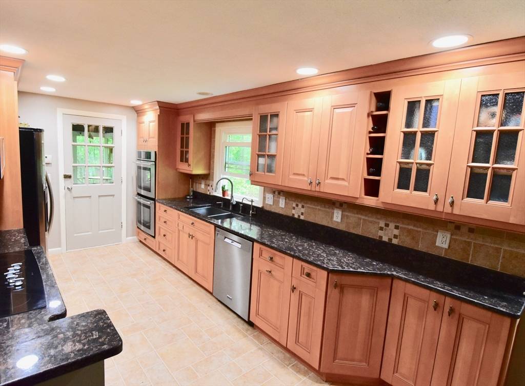 Westford, MA 01886,2 Clare Cir.