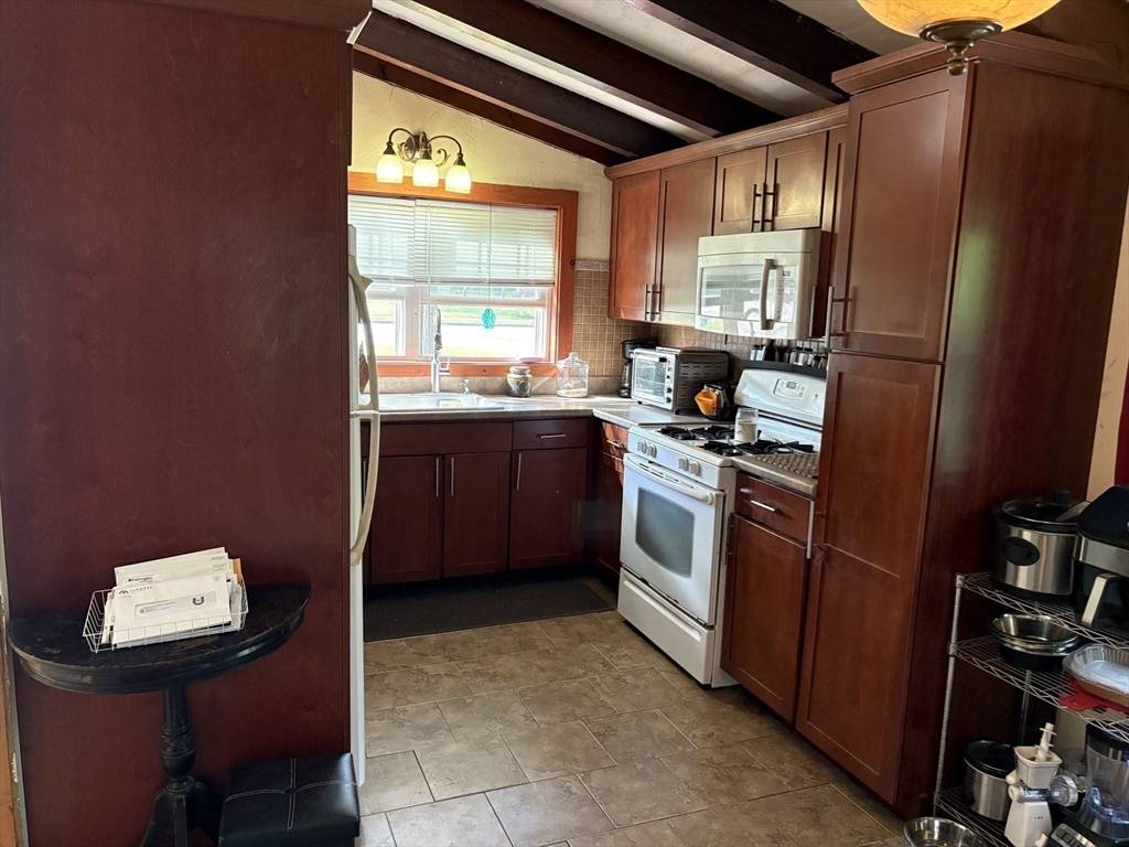 Mansfield, MA 02048,221 East Street