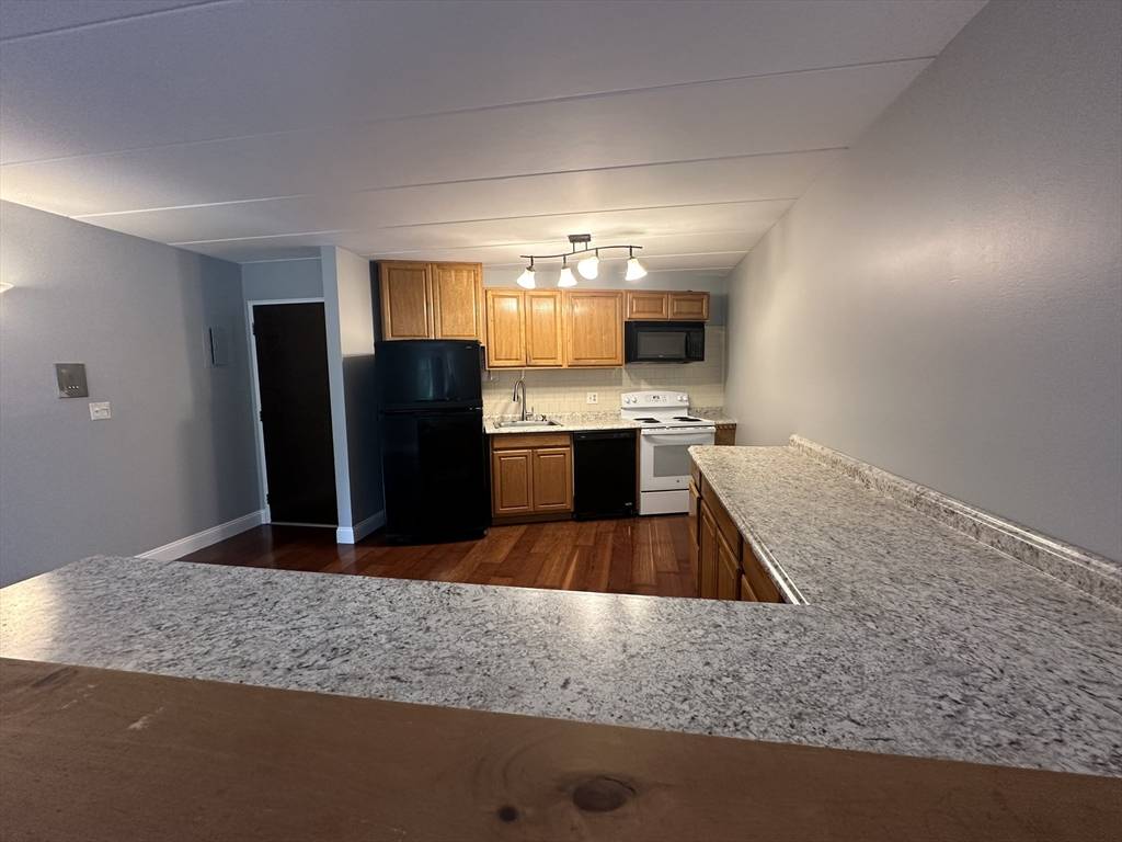 Holliston, MA 01746,147 Turner Rd #102