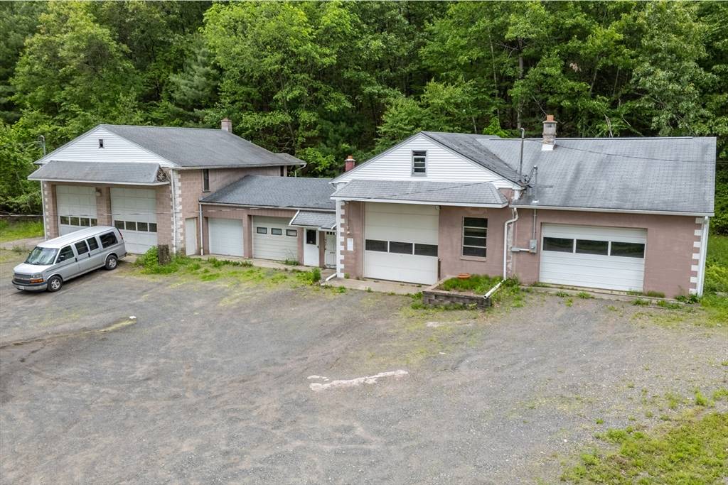 Southwick, MA 01077,5 Crescent Cir