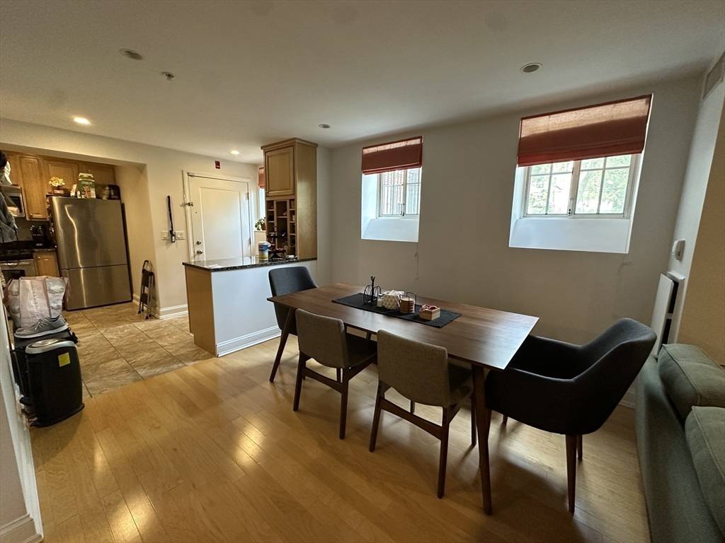 Brookline, MA 02446,20 Chapel St #B303