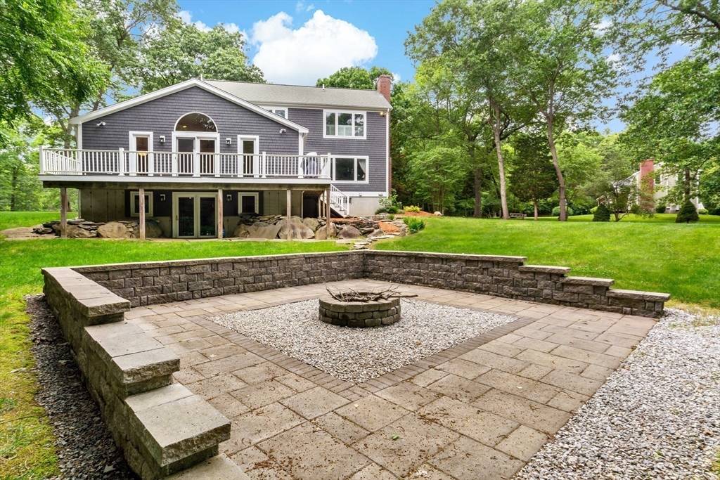 Berkley, MA 02779,7 Bay Meadow Road